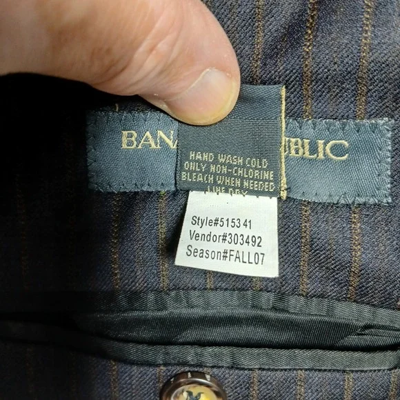 Banana Republic Men's 44R Wool Blazer Navy Pinstripe Two Button Made in Egypt